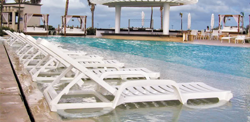 Pool Ledge Bahaia Chaise Lounge