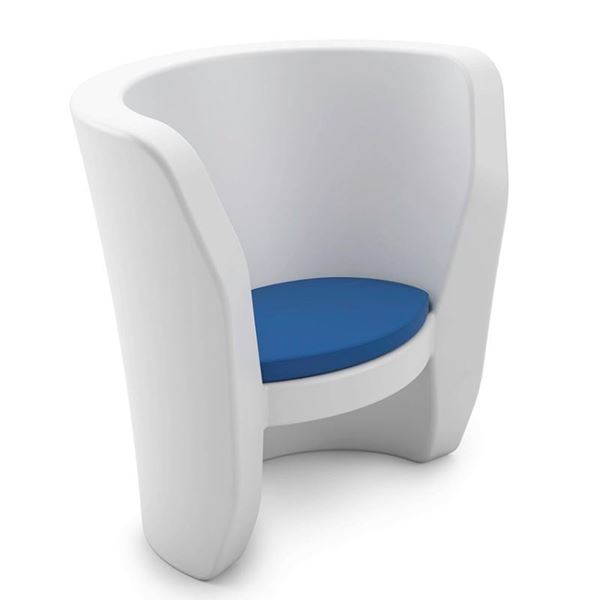 Ledge Lounger Affinity Polyethylene Chair